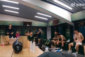 程进赛后就染红道歉：非常感谢大家的付出，因为我，不好意思大家