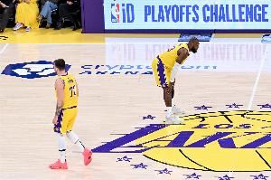 还得是卧湖！开拓者40亿+绿军61亿=百亿湖人