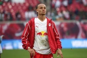 记者：切尔西已经和哈维-西蒙斯谈妥个人条款