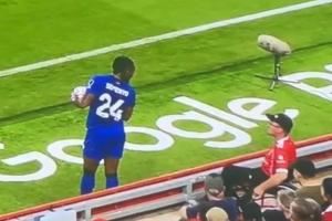 BBC：种族歧视塞梅尼奥的男子因扰乱公共秩序被拘留，将接受审讯