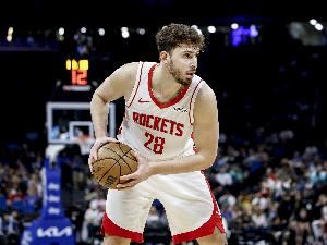 申京：我在休赛期专注练投篮和终结能力 继续提升体能状态