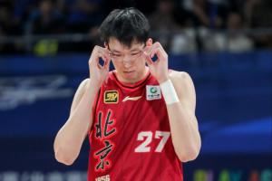 玩梗甚至能赚点钱！周琦接了鸡蛋灌饼的广告：有琦父必有琦子