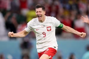 上月被撤队长&宣布退队！官方：37岁莱万重新担任波兰国家队队长