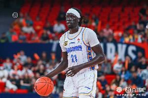 媒体人：现在过了优先续约权外援续约期 待遇需不低于上赛季