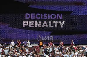 邮报：英国裁判机构向英超各队进行路演，展示VAR运作方式