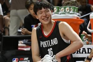 队记：杨瀚森英语私下说得比发布会好 他还能用篮球语言进行交流