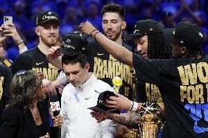 老里：雷霆年轻人愿意投身球队成长 戴格诺特取得的成绩让人惊叹