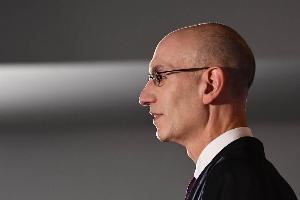 相比杀伐果断的斯特恩 萧华略显柔和 这次他能带联盟度过危机吗？